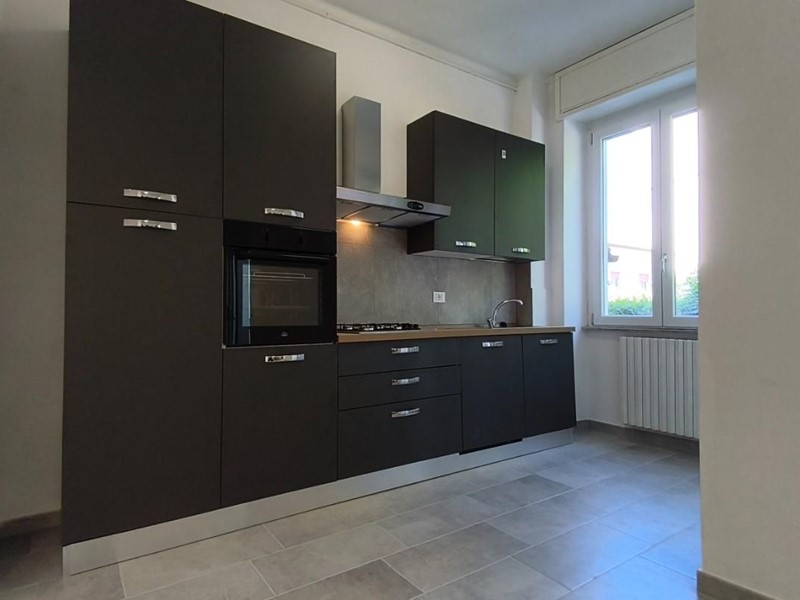 Quadrilocale in Affitto a Massa, 800&euro;, 85 m², arredato, con Box