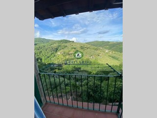 Trilocale in Vendita a Massa e Cozzile, zona Massa, 105'000&euro;, 70 m², arredato