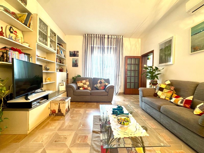 Appartamento in Vendita a Vinci, 225'000&euro;, 115 m², arredato, con Box
