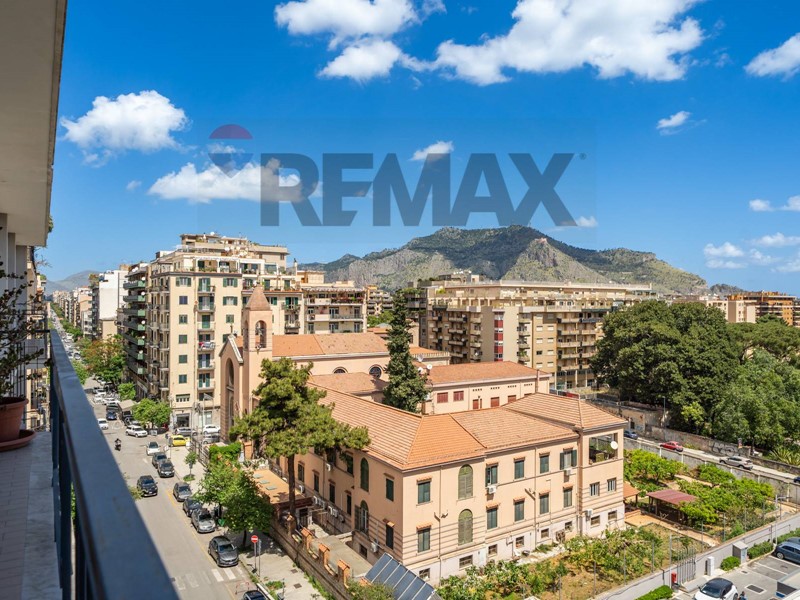 Appartamento in Affitto a Palermo, 1'200&euro;, 165 m²