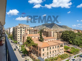 Appartamento in Affitto a Palermo, 1'200&euro;, 165 m²