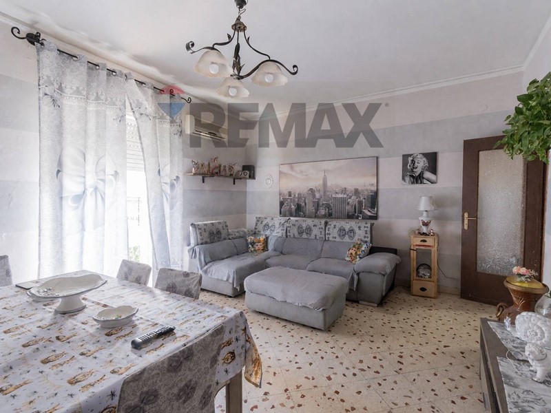 Quadrilocale in Vendita a Palermo, 69'000&euro;, 93 m²