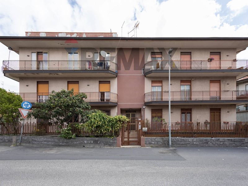 Appartamento in Vendita a Camporotondo Etneo, 150'000&euro;, 150 m²