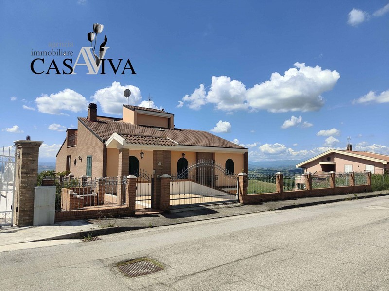 Appartamento in Vendita a Acquaviva Picena, 190'000&euro;, 365 m²