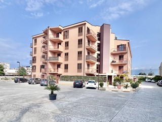 Quadrilocale in Vendita a Palermo, 265'000&euro;, 120 m²