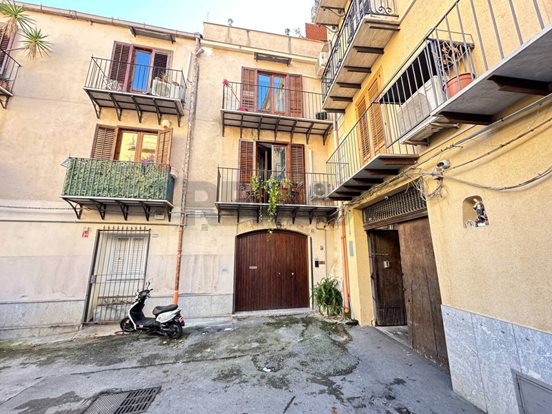 Trilocale in Vendita a Palermo, 150'000&euro;, 95 m²