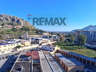 Quadrilocale in Vendita a Palermo, 99'000&euro;, 113 m²