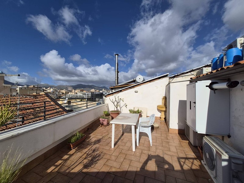 Appartamento in Vendita a Palermo, 335'000&euro;, 173 m²