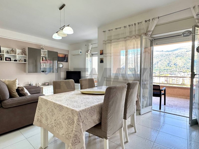 Quadrilocale in Vendita a Palermo, 190'000&euro;, 139 m²
