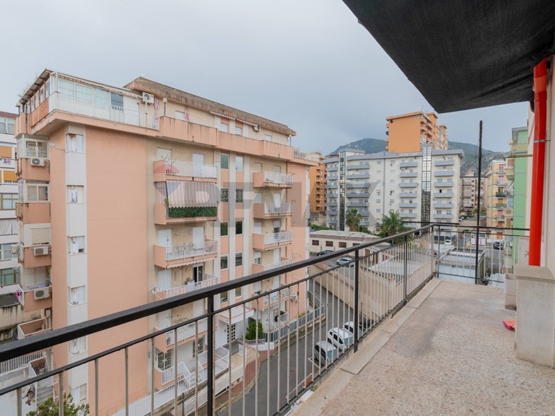 Quadrilocale in Vendita a Palermo, 117'000&euro;, 105 m²