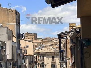 Appartamento in Vendita a Caltagirone, 45'000&euro;, 98 m²