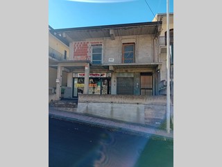 Appartamento in Vendita a Castel di Iudica, 80'000&euro;, 200 m²