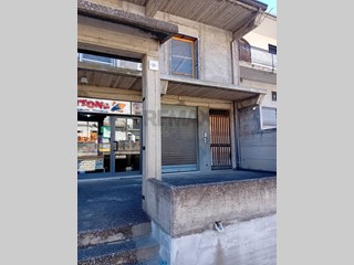 Appartamento in Vendita a Castel di Iudica, 60'000&euro;, 200 m²