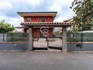 Appartamento in Vendita a San Giovanni la Punta, 350'000&euro;, 339 m²