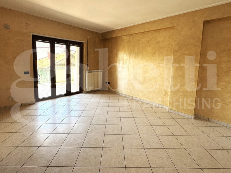 Trilocale in Vendita a Avezzano, 118'000&euro;, 70 m², con Box