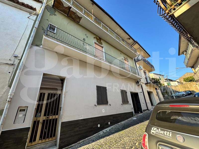 Quadrilocale in Vendita a Piana di Monte Verna, 39'000&euro;, 100 m²