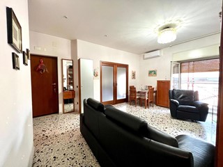 Quadrilocale in Vendita a Napoli, 255'000&euro;, 95 m²