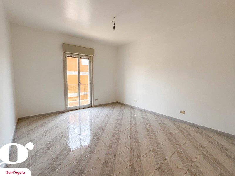 Appartamento in Vendita a Sant'Agata di Militello, 110'000&euro;, 150 m²