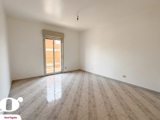 Appartamento in Vendita a Sant'Agata di Militello, 110'000&euro;, 150 m²