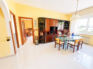 Quadrilocale in Vendita a La Spezia, zona Periferia Nord Ovest, 200'000&euro;, 95 m², arredato