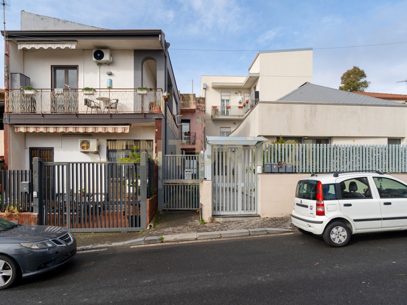 Bilocale in Vendita a Catania, zona Galermo, 60'000&euro;, 65 m²