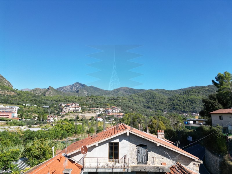 Appartamento in Vendita a Ventimiglia, zona Porra, 145'000&euro;, 114 m²