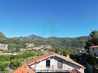 Appartamento in Vendita a Ventimiglia, zona Porra, 145'000&euro;, 114 m²