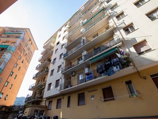 Appartamento in Vendita a Genova, zona Marassi, 72'000&euro;, 68 m²