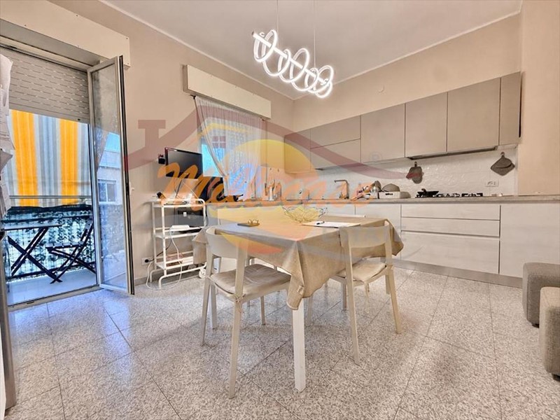 Appartamento in Vendita a Siracusa, zona Tisia - Tica - Zecchino, 78'000&euro;, 131 m²
