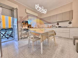 Appartamento in Vendita a Siracusa, zona Tisia - Tica - Zecchino, 78'000&euro;, 131 m²