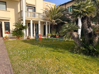Quadrilocale in Vendita a Viareggio, 700'000&euro;, 70 m², arredato