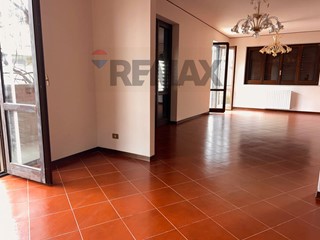 Appartamento in Affitto a Valverde, 700&euro;, 138 m²