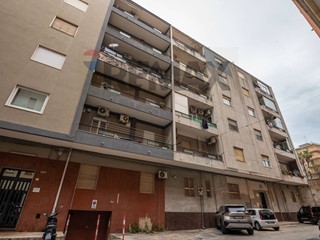 Appartamento in Vendita a Siracusa, 90'000&euro;, 121 m²