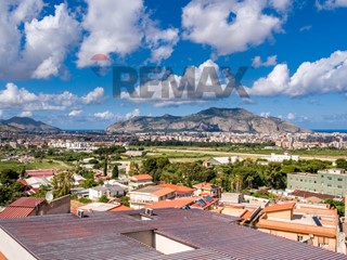 Appartamento in Vendita a Palermo, 185'000&euro;, 122 m²