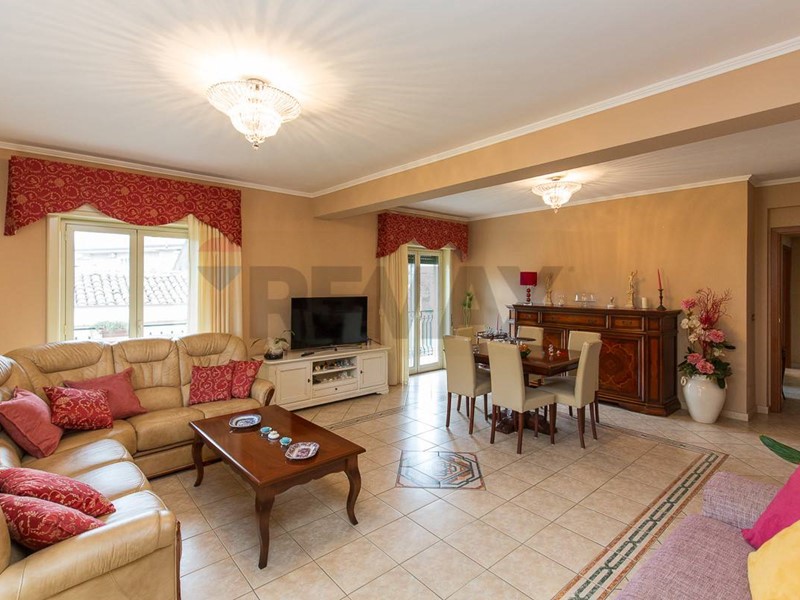 Appartamento in Vendita a Fiumefreddo di Sicilia, 98'000&euro;, 124 m²