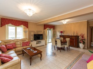 Appartamento in Vendita a Fiumefreddo di Sicilia, 98'000&euro;, 124 m²