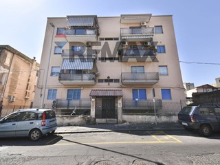 Appartamento in Vendita a Catania, 110'000&euro;, 108 m²