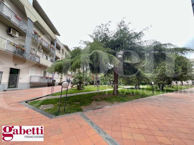 Appartamento in Vendita a Paternò, 220'000&euro;, 195 m², con Box