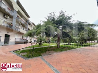 Appartamento in Vendita a Paternò, 220'000&euro;, 195 m², con Box