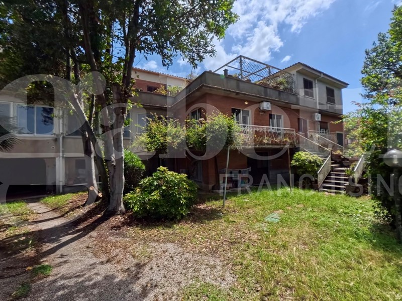 Appartamento in Vendita a Minturno, 215'000&euro;, 292 m²