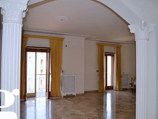 Appartamento in Affitto a Napoli, 1'650&euro;, 174 m²