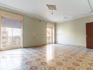 Appartamento in Vendita a Siracusa, zona Tunisi Grottasanta, 110'000&euro;, 136 m², con Box
