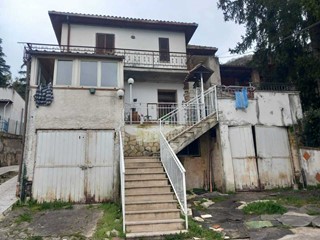 Quadrilocale in Vendita a Tivoli, zona Arci, 138'000&euro;, 114 m², con Box