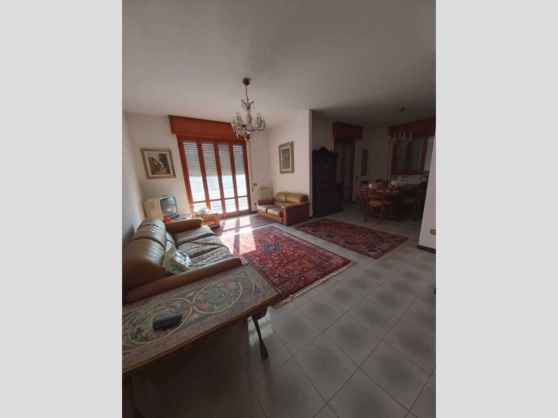 Quadrilocale in Vendita a Fivizzano, 135'000&euro;, 120 m², con Box