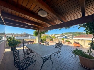 Appartamento in Vendita a Grottammare, 590'000&euro;, 198 m², con Box