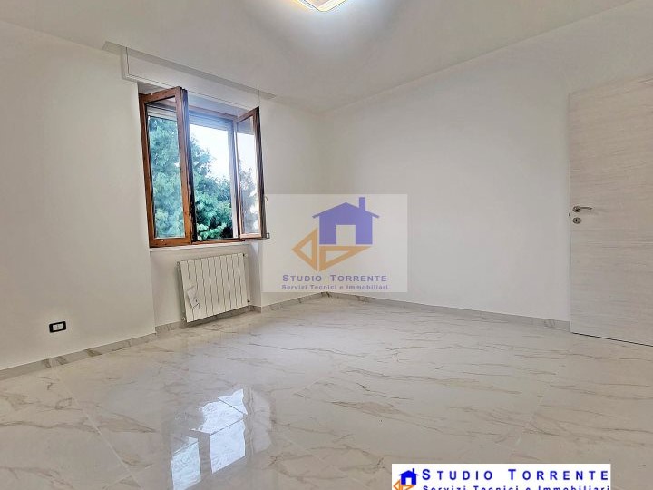 Trilocale in Vendita a Paderno Dugnano, 168'000&euro;, 95 m²