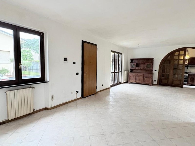 Quadrilocale in Vendita a Lucca, zona Nave, 239'000&euro;, 95 m², arredato