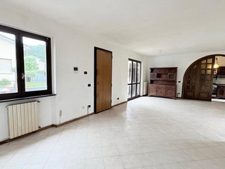 Quadrilocale in Vendita a Lucca, zona Nave, 239'000&euro;, 95 m², arredato