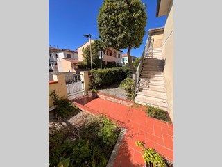 Trilocale in Vendita a Cecina, zona Cecina Marina, 250'000&euro;, 70 m², arredato
