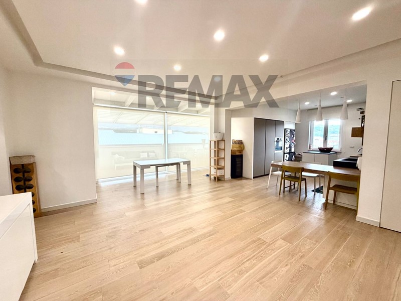 Attico in Vendita a Cosenza, 349'000&euro;, 200 m²
